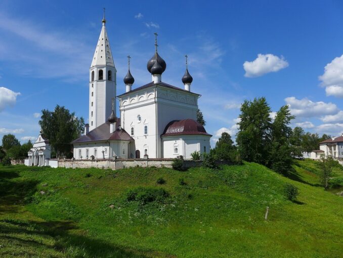 В село Вятское стоит съездить на машине в Ярославской области