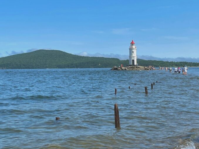 The sea temperature in July in Vladivostok reaches +21-22 ° C