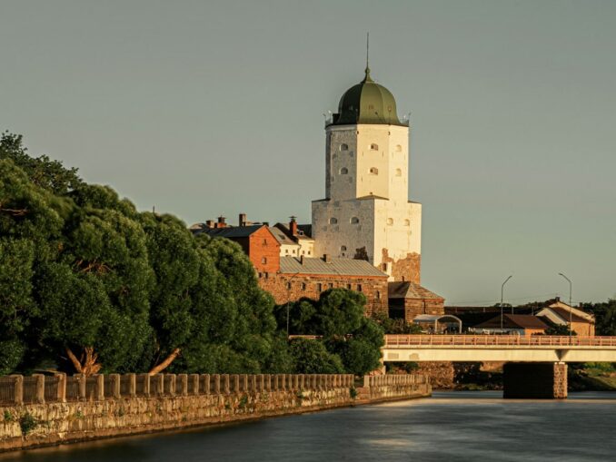 Замок в Выборге нужно увидеть в первую очередь