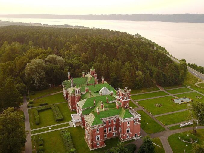 Замок Шереметева - одна из достопримечательностей Нижегородской области
