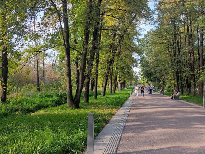 Botanical Garden - it’s worth going to Almaty in June, the air temperature rarely rises above +30 degrees