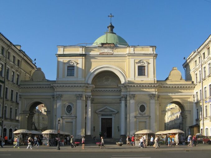 В Санкт-Петербурге можно купить в подарок картины и гравюры, автопортрет