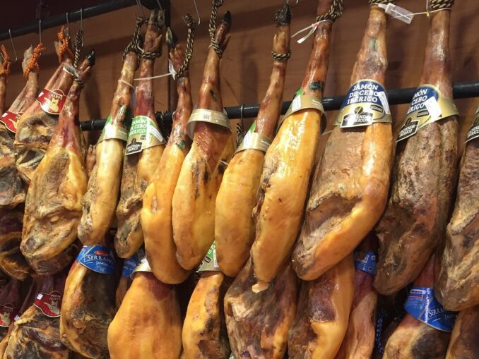 Хамон - лучший подарок, который можно купить в Барселоне