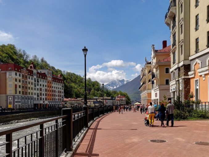 Из Сочи до Красной Поляны можно добраться на "Ласточке", автобусе, машине