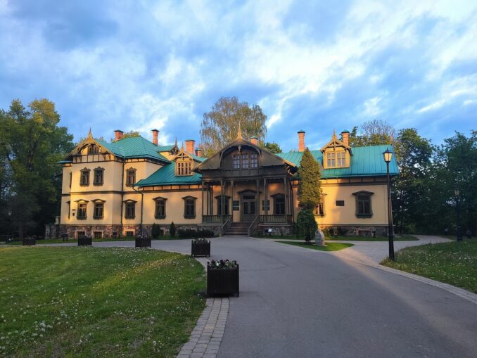 Лошицкая усадьба - одно из самых интересных мест Минска