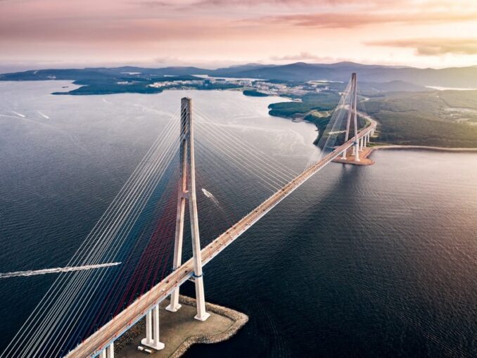 Мост на остров Русский во Владивостоке - одна из главных достопримечательностей Приморья