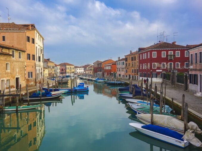 Каналы и дома - в первую очередь нужно посмотреть на Мурано