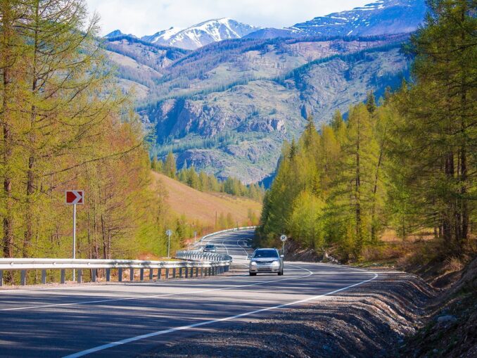Чуйский тракт нужно посетить на Алтае в первую очередь