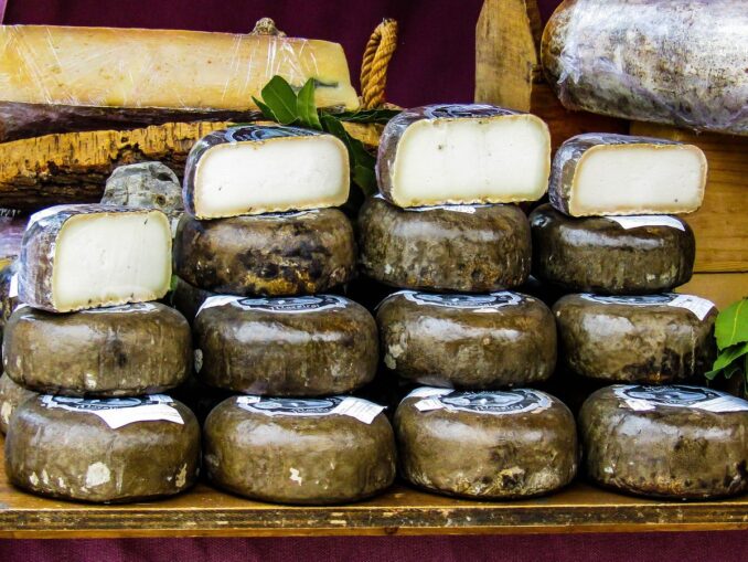 Сыр стоит привезти из Барселоны в подарок женщине