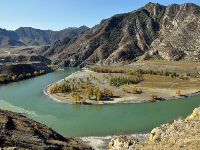 Бирюзовую Катунь на Алтае нужно посмотреть обязательно