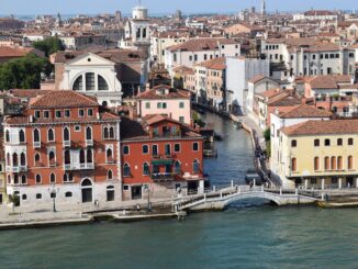 В Венеции в июне тепло и многолюдно