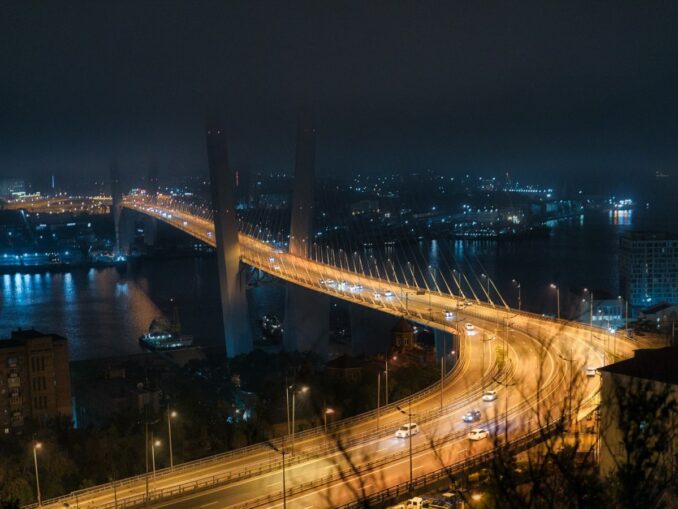 Золотой мост во Владивостоке в первую очередь нужно посмотреть туристу