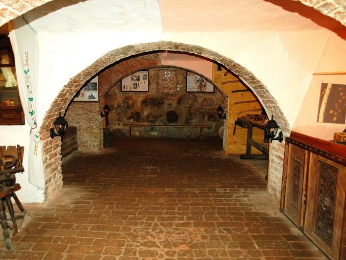 В Калининградской области нужно съездить на машине в замок Вальдау