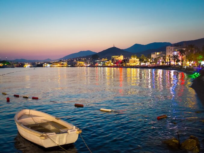 In the evening, the air temperature in Bodrum in September is more than 21-22 degrees