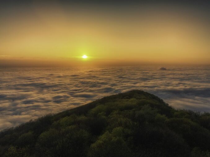Туман над Сочи - в России в сентябре стоит поехать отдыхать на Черное море