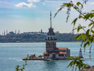 Стамбул в сентябре наслаждается жаркой погодой