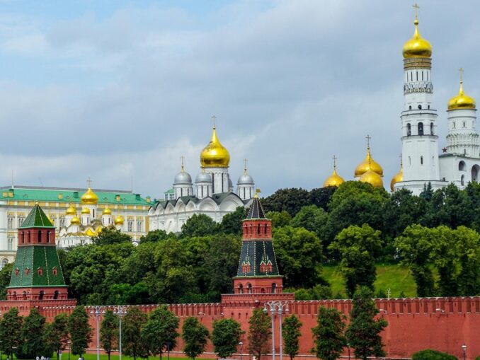 Кремль - в Москве в августе есть куда сходить