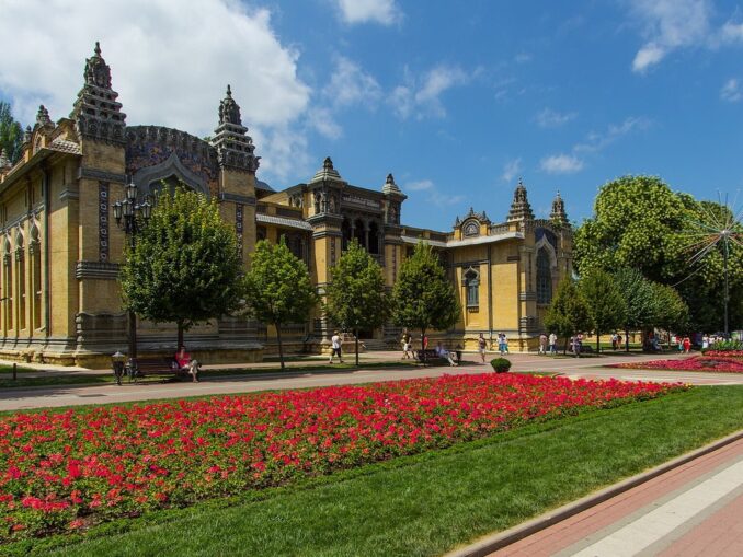 Главные Нарзанные ванны - лучший санаторий Кисловодска