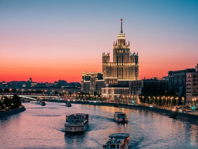 In Moscow, in August, you need to make a cruise on the Moscow River