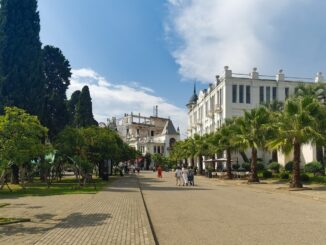 Сухум - дети до 14 лет в 2026 и 2027 году могут въезжать в Абхазию по свидетельству о рождении