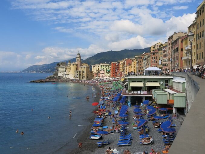 Камольи - популярный курорт на море в Лигурии недалеко от Генуи