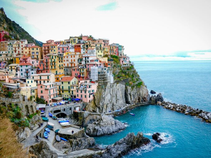 Курорт Манарола в Чинкве-Терре - один из самых знаменитых в Лигурии