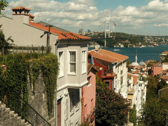 В Стамбуле в октябре тепло и можно одеваться по-летнему