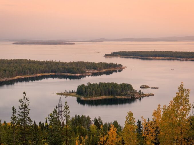 Кандалакшский залив - близ Мурманска в сентябре можно посмотреть много интересных мест