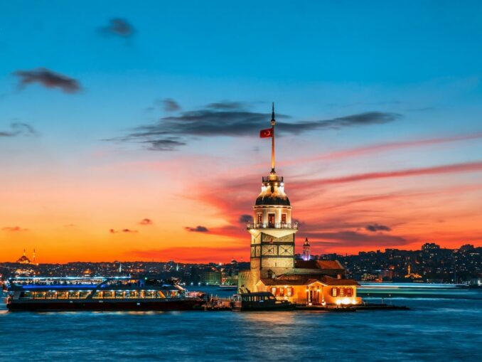 Вечерний Стамбул осенью особенно прекрасен