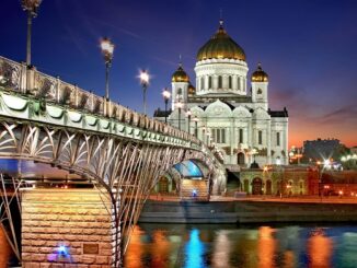 Храм Христа Спасителя - в Москве в сентябре тепло и вечерами