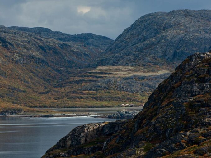 Северная природа - во время поездки в сентябре в Мурманск нужно тепло одеваться 