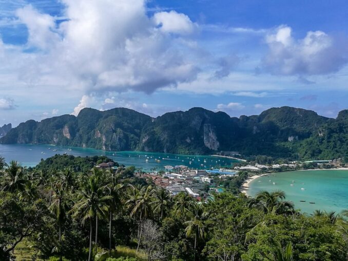 Пхи-Пхи - на Пхукете в октябре можно посмотреть интересные места