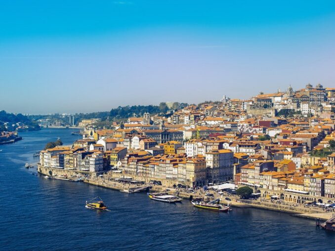 Город Порту следует обязательно осмотреть в Португалии