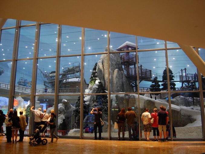 Ski Dubai, Дубай, фото @Frank Seiplax/Wikimedia Commons Ski Dubai нужно посетить в Дубае