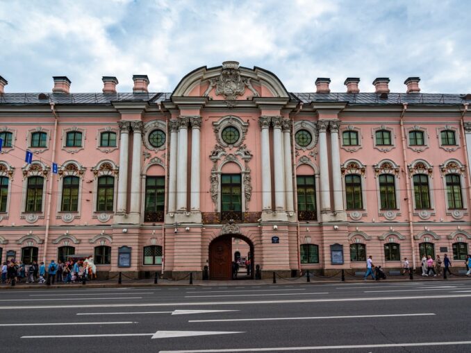 Строгановский дворец - это филиал Русского музей в Санкт-Петербурге