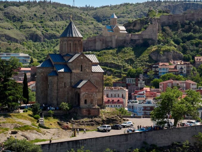 Tbilisi - Air temperature in the capital of Georgia in September reaches +30 degrees Celsius