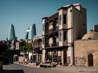 В Баку в октябре еще очень тепло