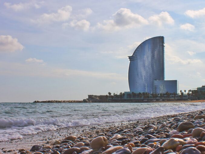 The air temperature in Barcelona in early October reaches +26 degrees