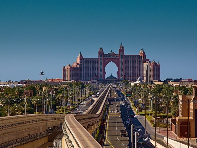 В Дубае в ноябре стоит умеренно жаркая погода