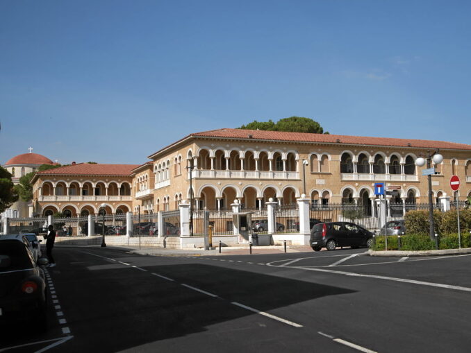 Архиепископский дворец в Никосии на Кипре