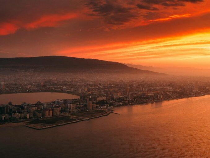 Sunrise - Air temperature in Dagestan in November reaches +16-18 degrees Celsius