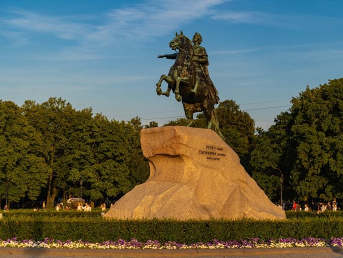 "Медный всадник" - необычные экскурсии по Санкт-Петербургу позволяют лучше понять город