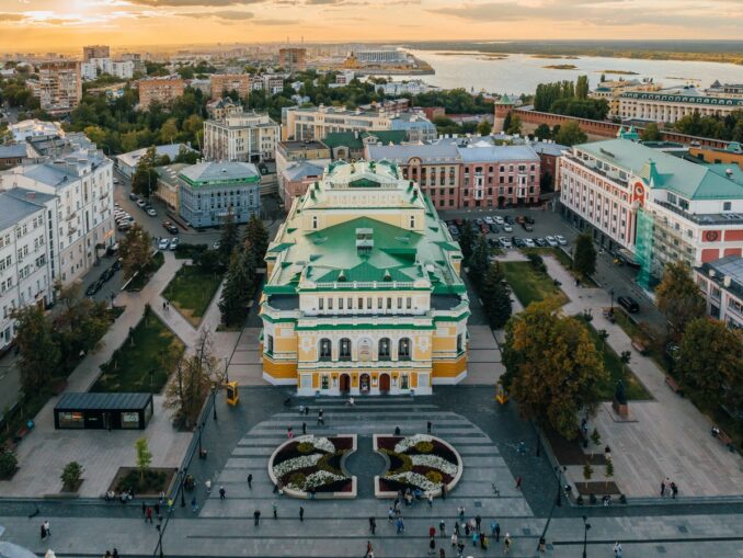 Air temperature in Nizhny Novgorod in early October reaches +15 degrees Celsius