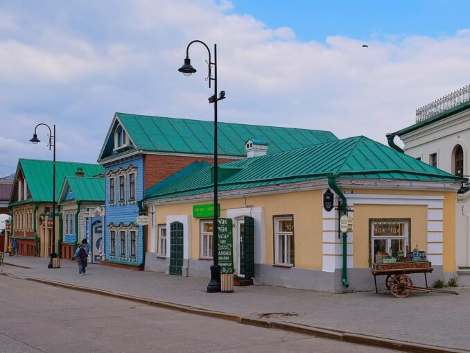 Old Tatar Sloboda - in October and November in Kazan, you need to dress very warmly