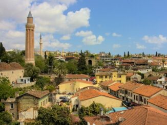 Старый город - первое, что можно посмотреть в Анталии туристу