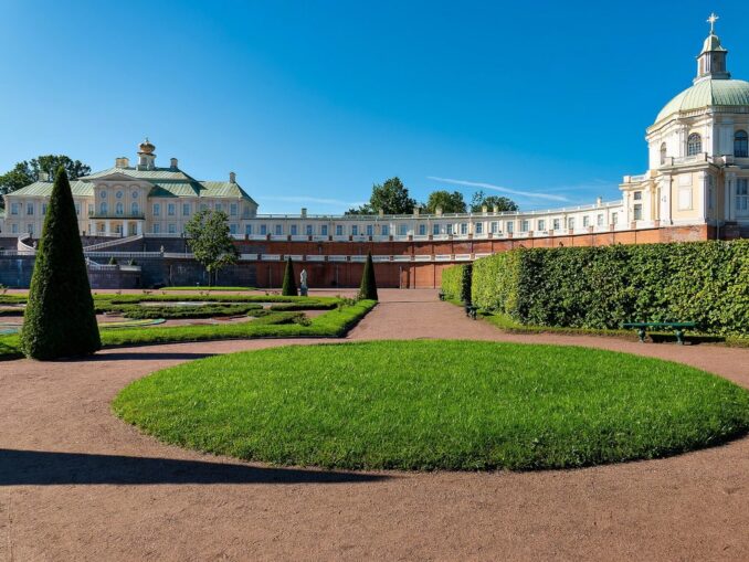 Большой Меншиковский дворец нужно обязательно посмотреть в Ораниенбауме
