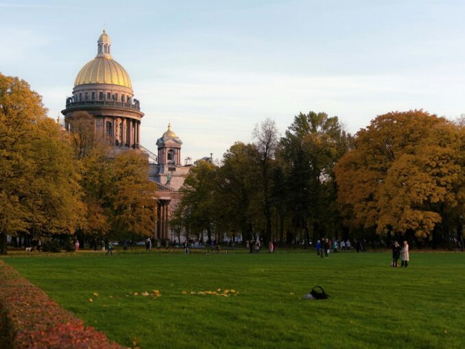 Isaac's Cathedral - It is worth going to St. Petersburg in October!