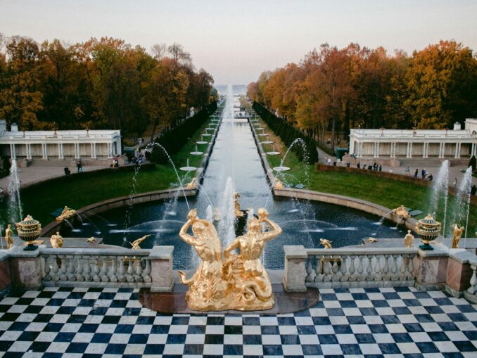 Fountains in Peterhof are disabled in mid -October