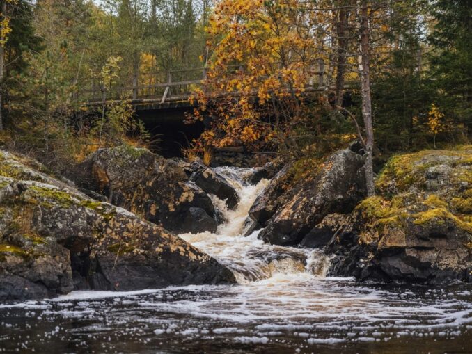 Waterfall - already in early October in Karelia it is cold and you need to dress warmer
