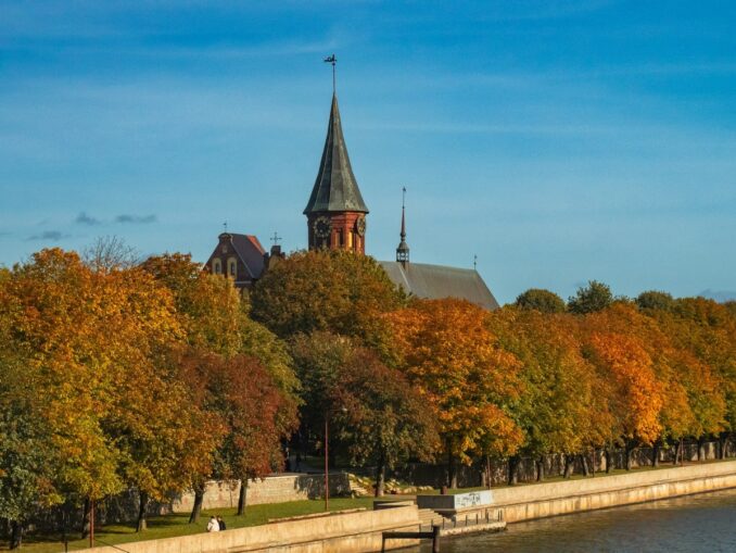 Cathedral - Air temperature in Kaliningrad in November reaches +15 degrees